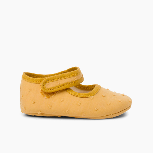 Chaussures Babies en Plumetis pour Bébés Moutarde