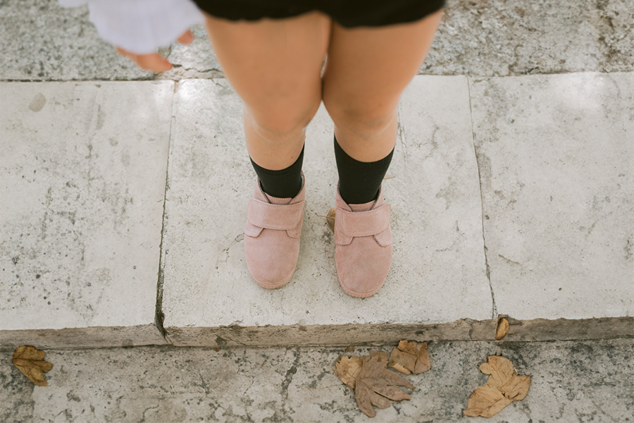 Bottines à brides larges adhérentes en fourrure