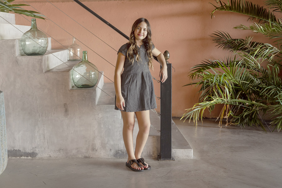Sandales tong extra légères finition brillante femme