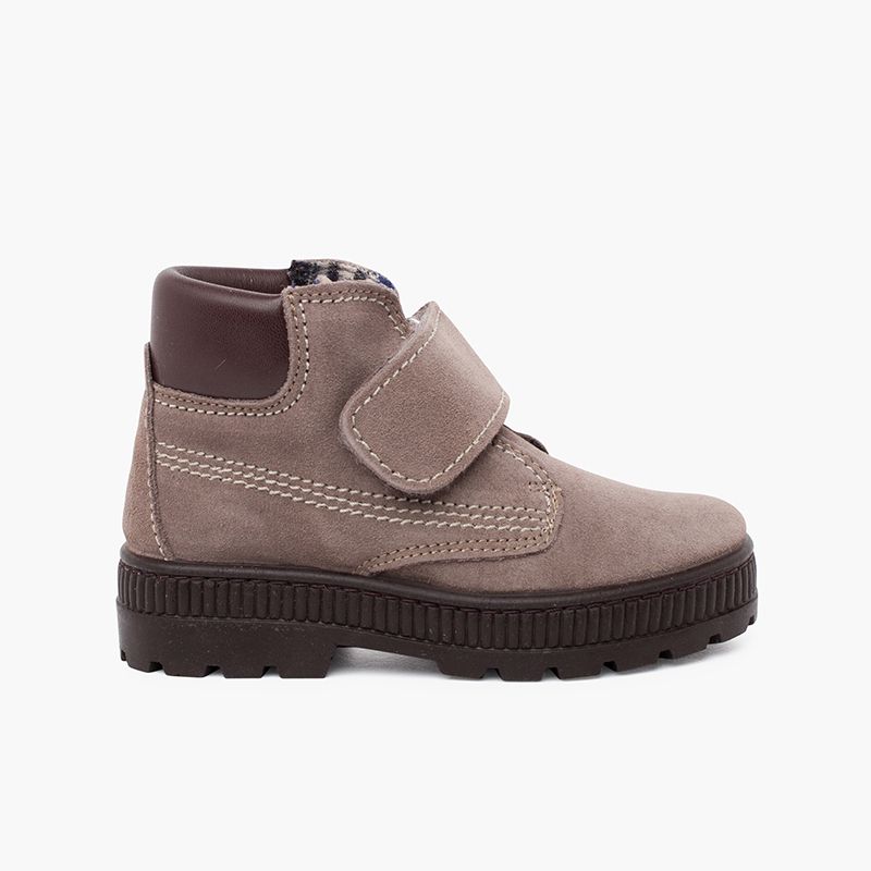 Bottes à semelle de piste avec coutures fermeture adhérentes