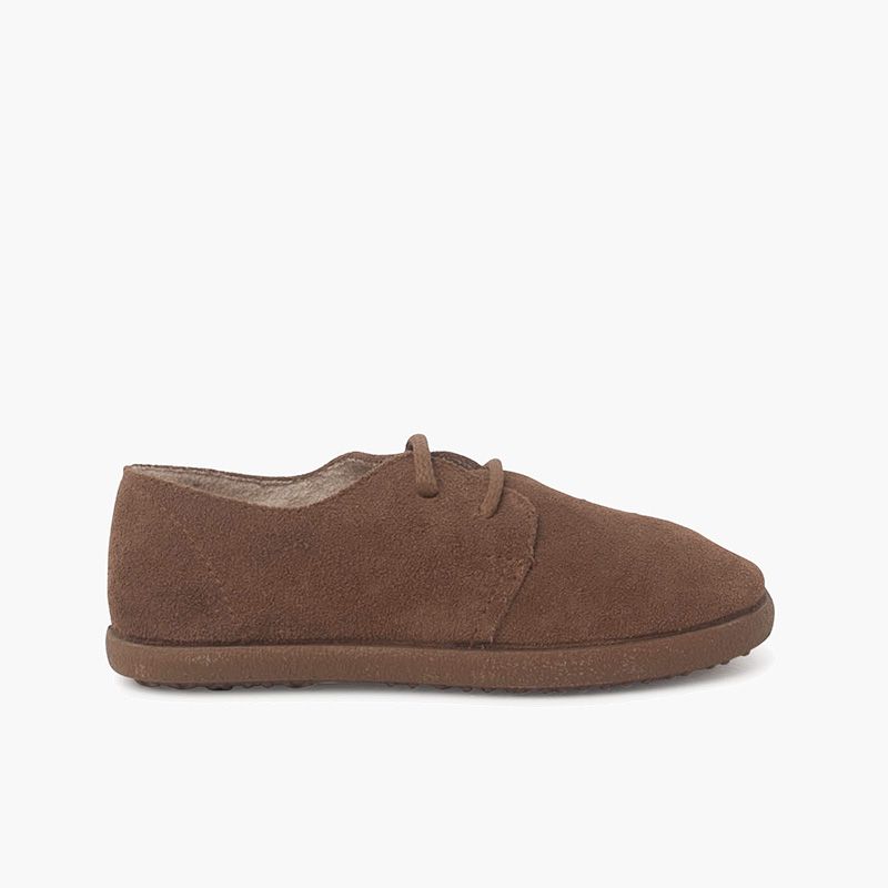 Chaussures à lacets en suède avec semelle caramel
