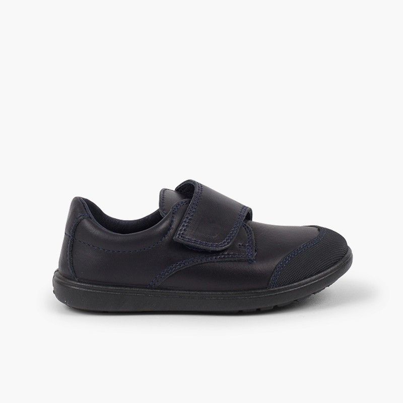 Chaussure d’écolier lavable avec embout renforcé 