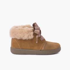 Bottines en Suède Fille Col Fourrure Lacets en Satin Taupe