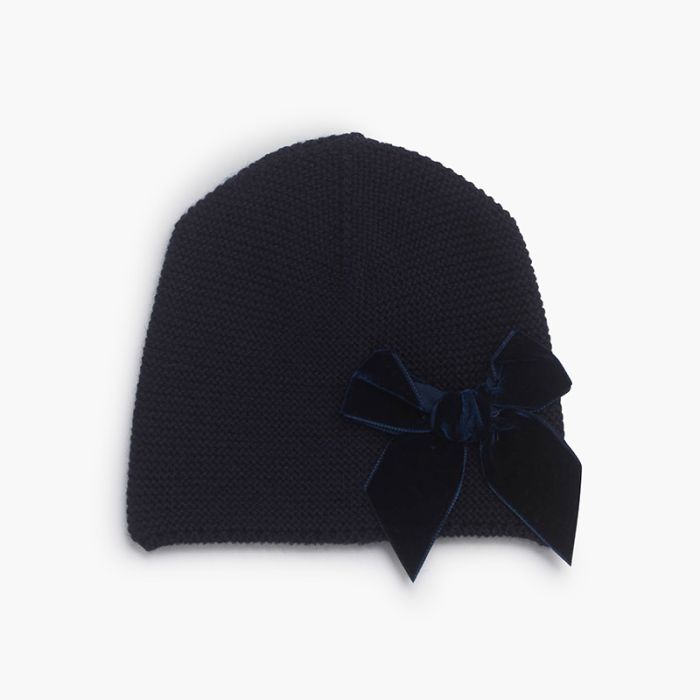 Bonnet tricoté avec nœud de velours