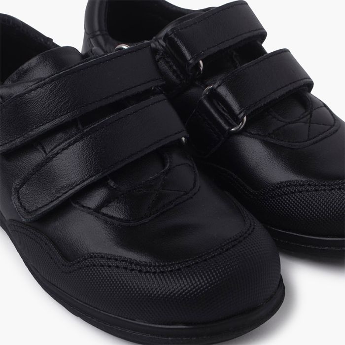 Chaussures d ecole a bout renforce et a double scratch