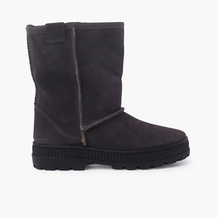 Botte style australien avec semelle large et peau de mouton