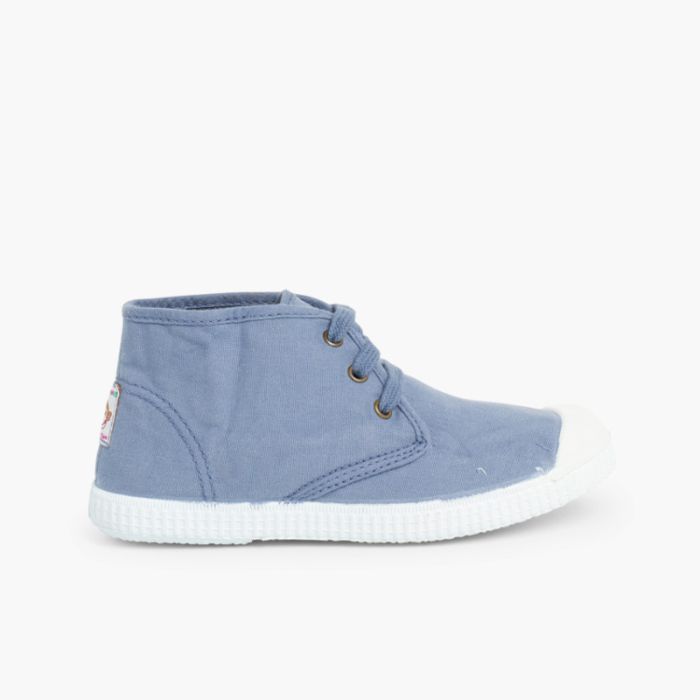 Baskets en toile avec lacets